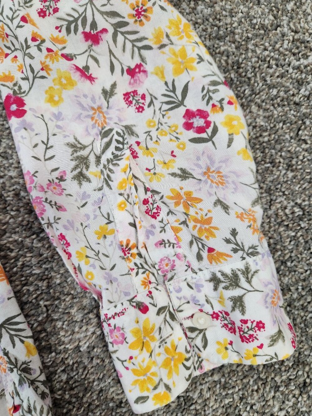 Women's Old Navy Floral Button Up Size Large - Picture 4 of 5
